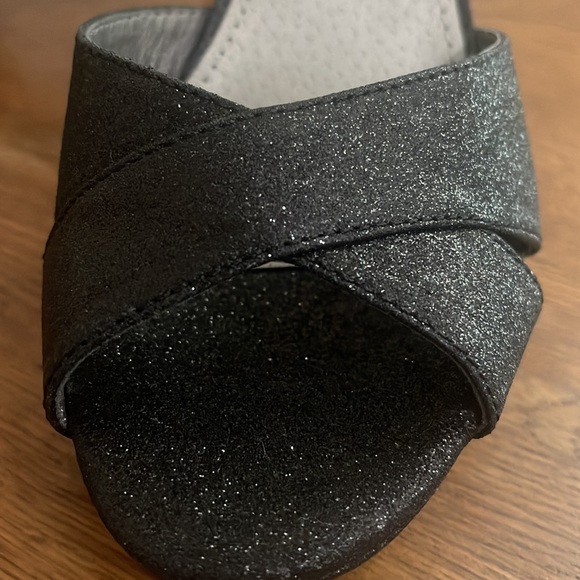 Brand New Glittery Women's Guess Strappy Heels Size 9 1/2 - Picture 3 of 5